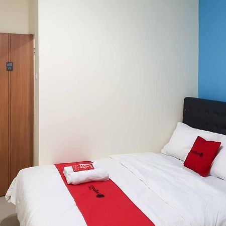 Reddoorz At Mayjen Sungkono Surabaya Exterior photo
