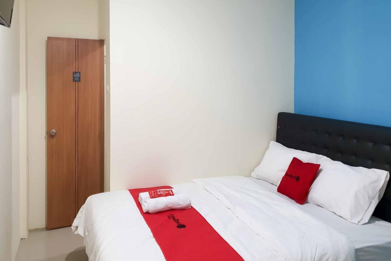 Reddoorz At Mayjen Sungkono Surabaya Exterior photo